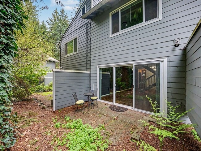 Building Photo - Spacious 2-Story Condo in a Quiet, Well-Located Community!