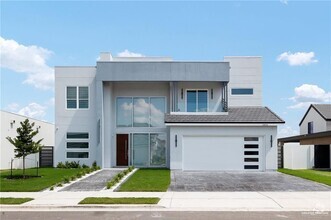 Building Photo - 2416 Thames Dr