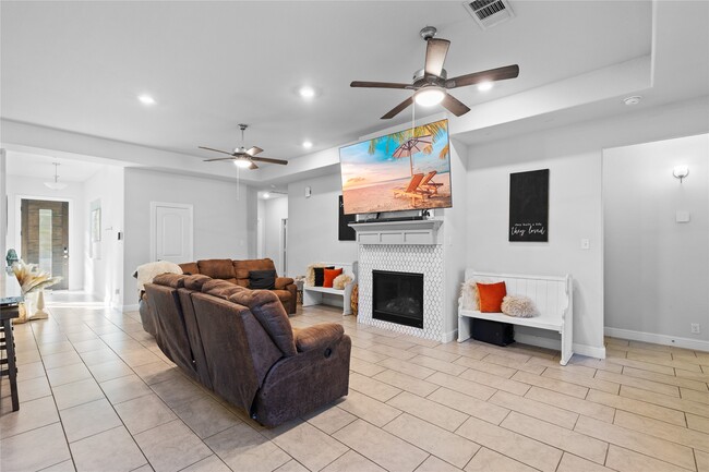 Building Photo - 12140 Goliad Ln