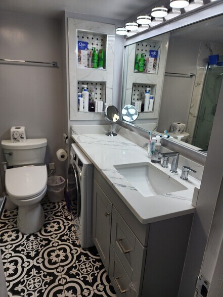 Building Photo - 301 N Beauregard St