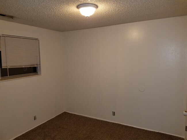 Building Photo - 475-477 Delta Cir