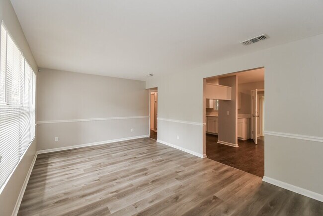 Building Photo - 2123 Patou Dr W