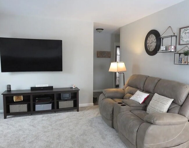 Second sitting room with TV section - 8686 Chauncy Pl