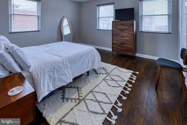 Building Photo - 4709 Jay St NE