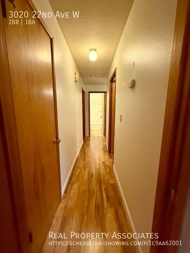 Building Photo - 3020 22nd Ave W