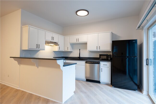 Building Photo - 300 SW 6th St