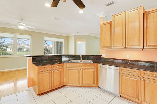 Building Photo - 595 Waverly Cir