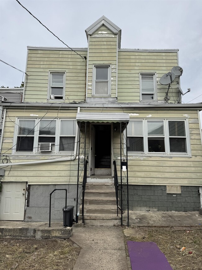 Primary Photo - 36 Spruce St