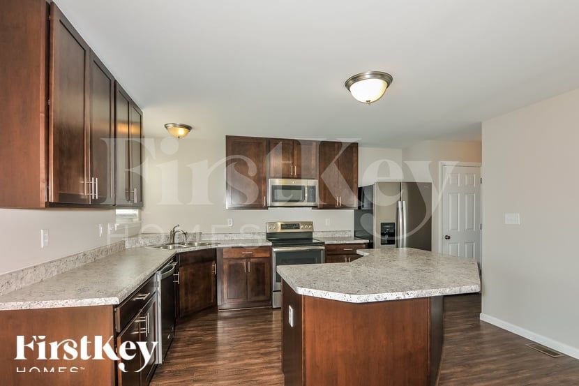 Building Photo - 120 Champions Ln