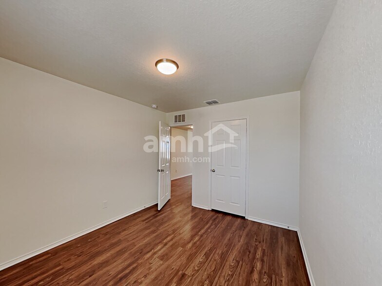 Building Photo - 261 Mistflower