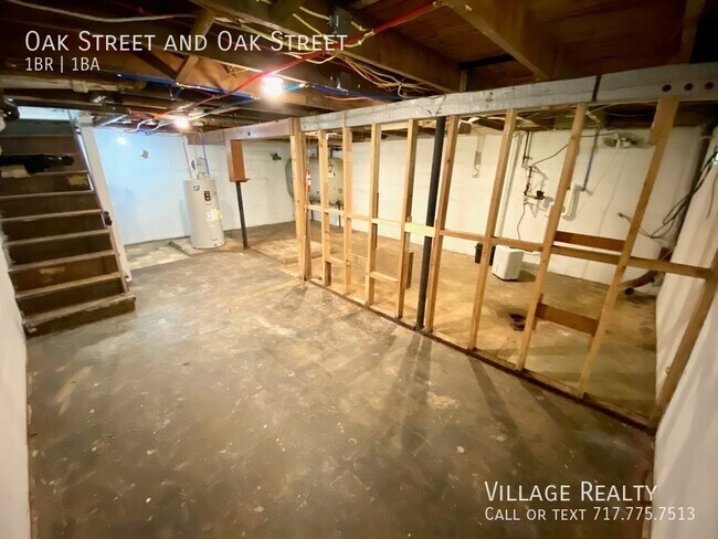 Building Photo - 24 Oak St