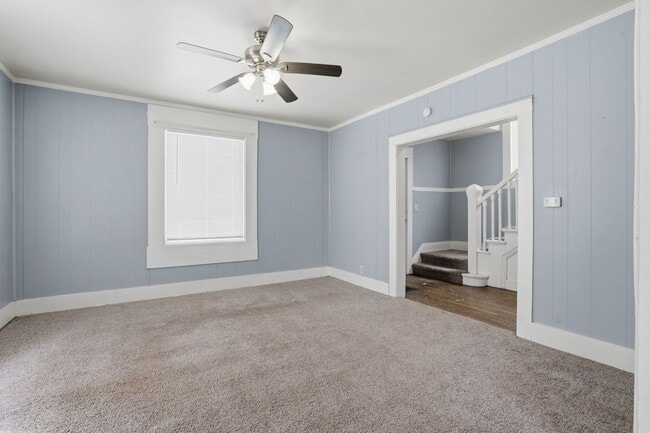 Building Photo - Spacious 4bed 2 bath home in Davenport