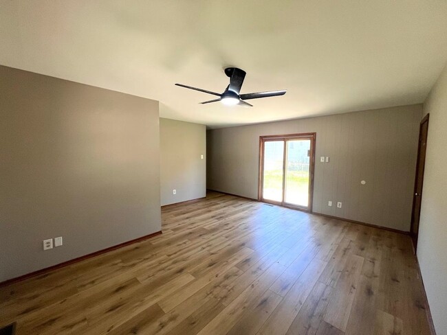 Building Photo - Move In Ready - 3 Bedroom 1.5 Bath In St. ...