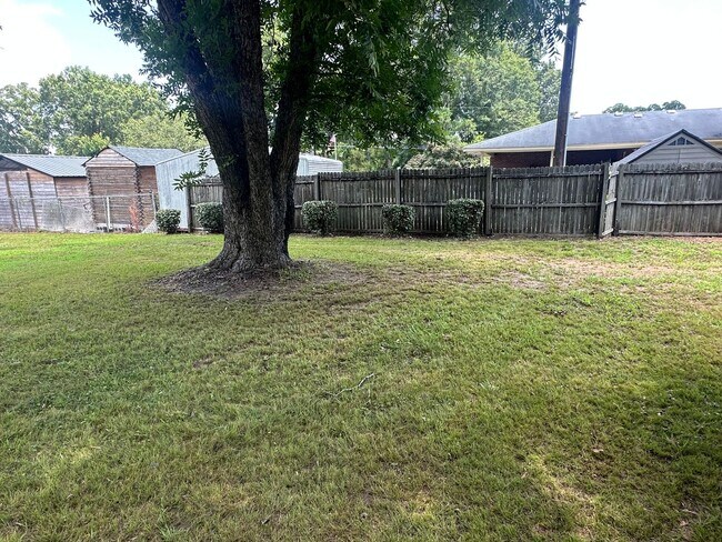 Building Photo - 306 Chinquapin Rd