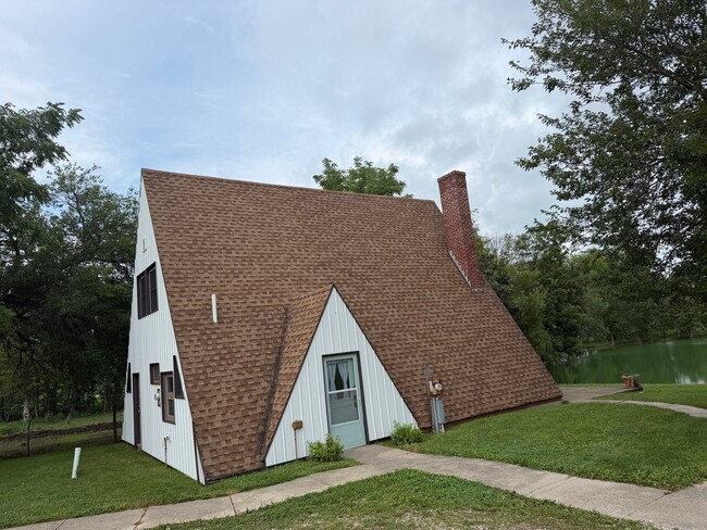 Building Photo - 558 E Co Rd 200 N