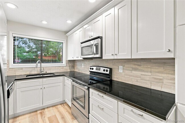 Building Photo - 433 Wright St