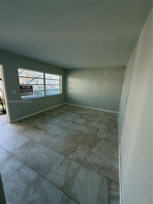 Building Photo - 1320 12th Ave S