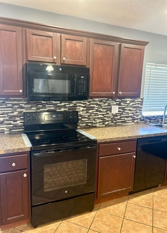 Building Photo - 856 Creekway Ct