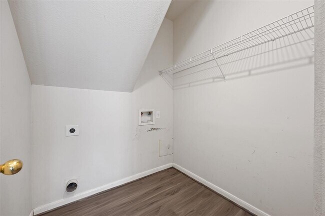 Building Photo - 1106 Vernage Rd