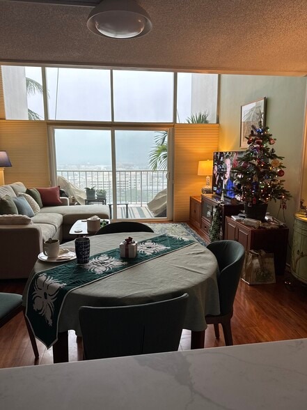 Building Photo - 666 Prospect St