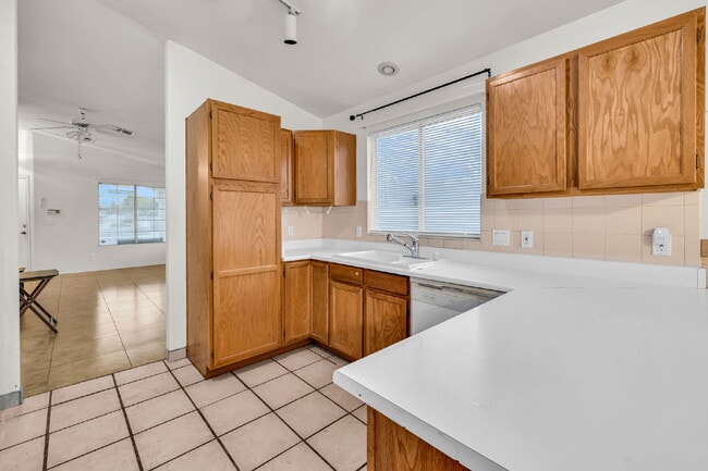 Building Photo - Single Story 3 bedroom 2 bath Near Alta and Durango Close to Summerlin