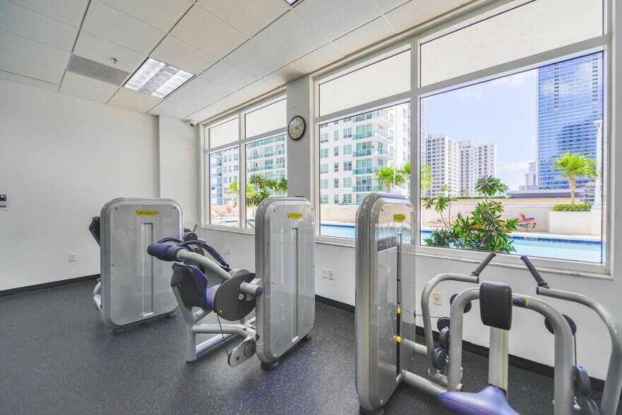 Building Photo - 1200 Brickell Bay Dr