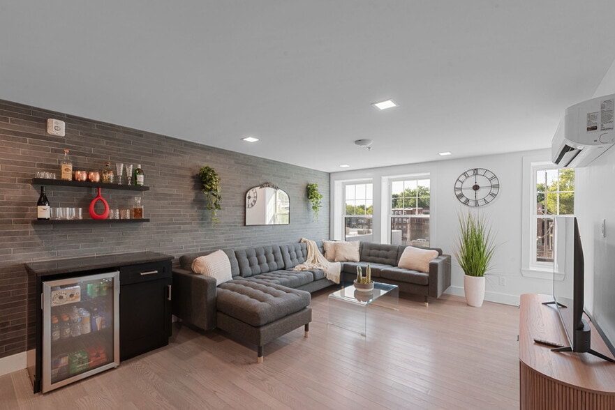 Building Photo - Kingsland Courtyard