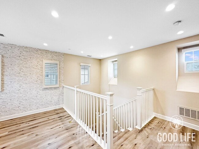 Building Photo - Stunning 3Bd/3.5Ba Home in Irvine w/Large Patio, Modern Design and 2 Master Suites!