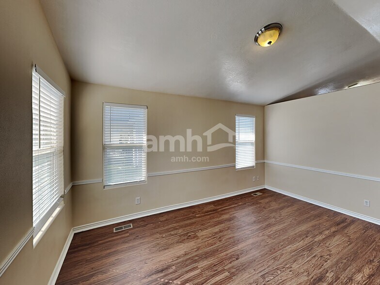 Building Photo - 1877 E Cedar Dr
