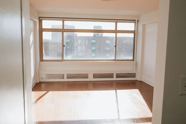 Building Photo - 1440 Beacon St