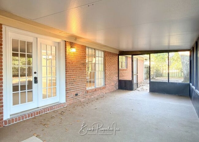 Building Photo - 7865 Apollo Dr