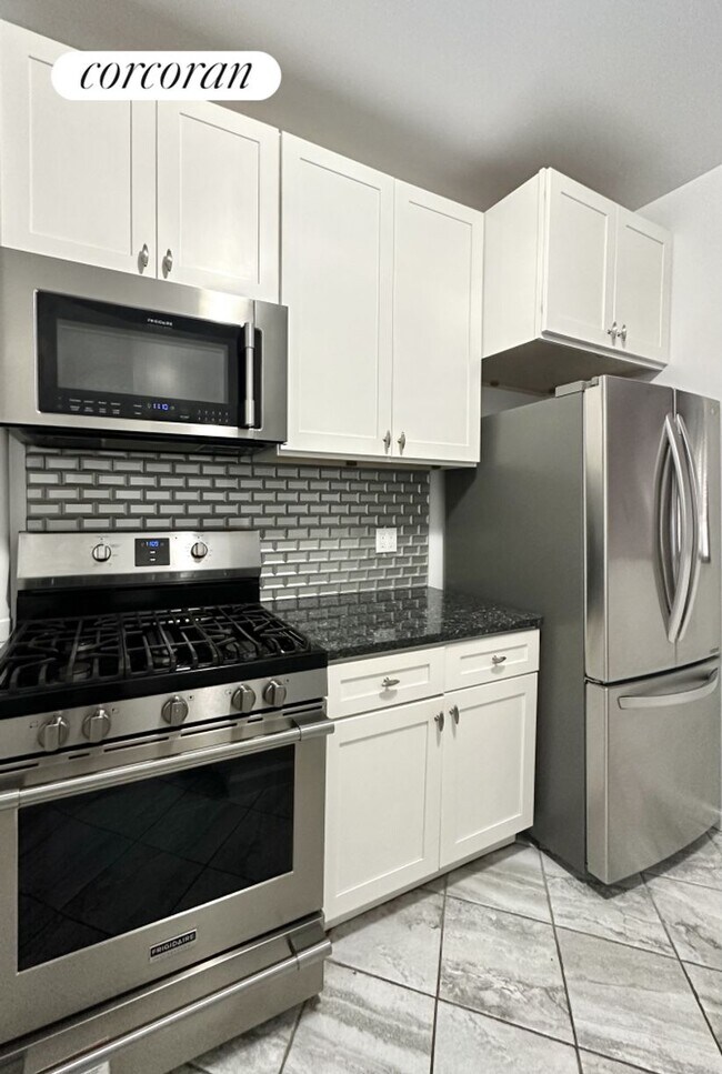 Building Photo - 326 E 93rd St