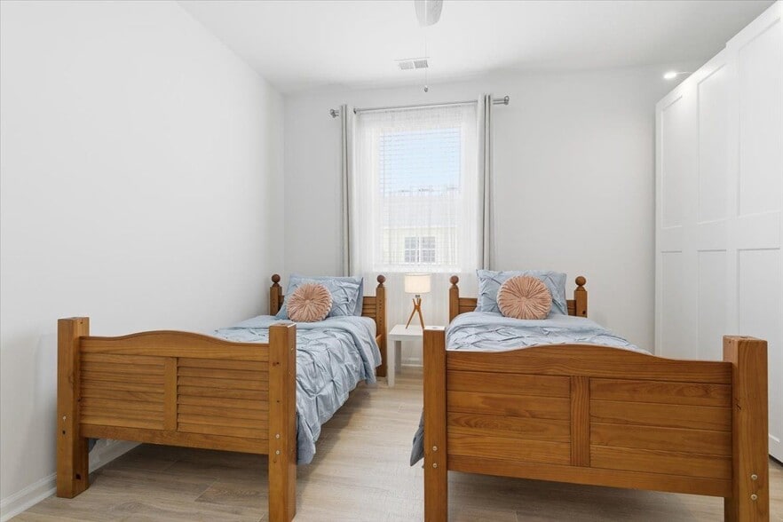 Building Photo - 855 Weekend Ave