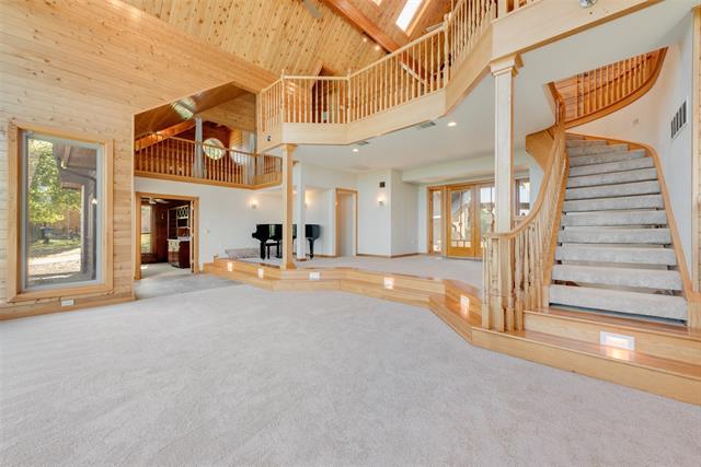 Building Photo - 3733 Oakwood Dr