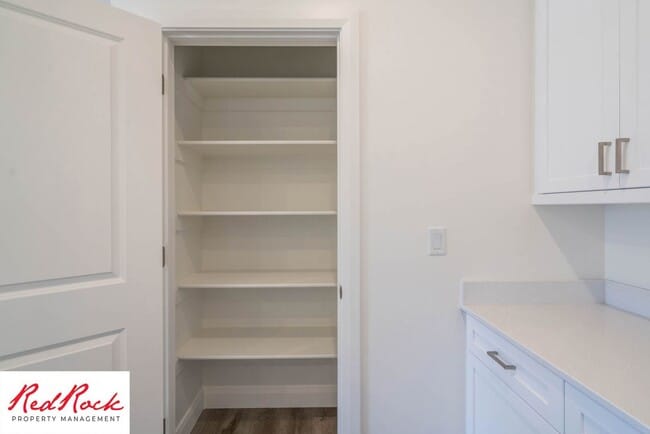 Building Photo - Spacious 3 Bedroom Unit in Desert Color With Pool & Lagoon Access