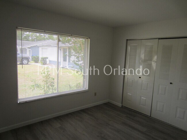 Building Photo - Green Briar Village