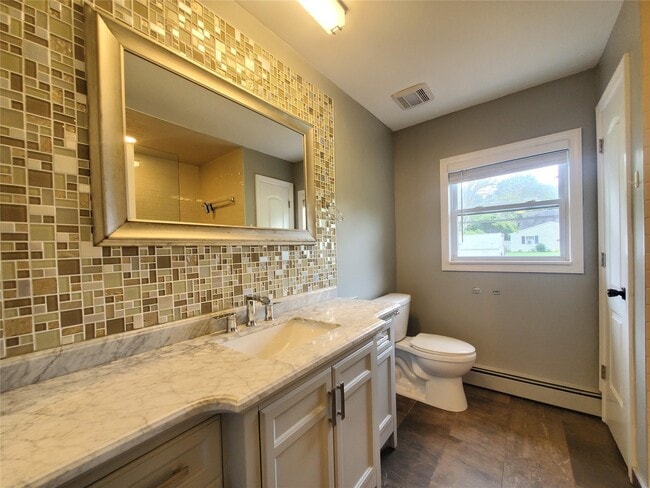 Building Photo - 14 Westcliff Dr