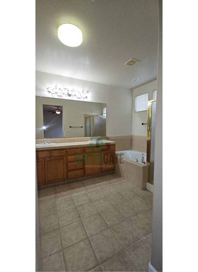 Building Photo - Spacious 4 Bedroom in Manteca!!! Ready
