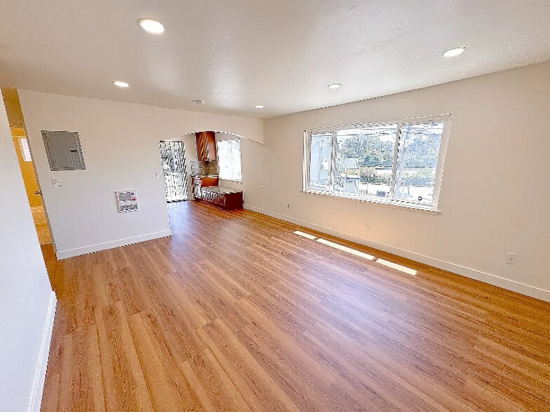 Building Photo - 4802 Daisy St