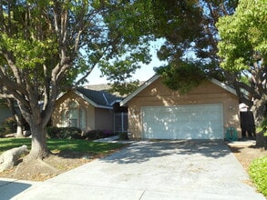 Building Photo - Nice 3 Bedroom 2 Bathroom Home in NW Visalia Coming Soon!!