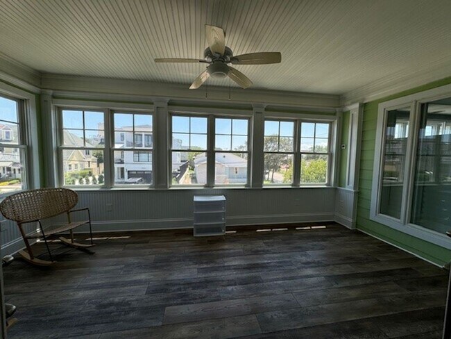 Building Photo - Immaculate 4 bedroom 3.5 bath Home at North End