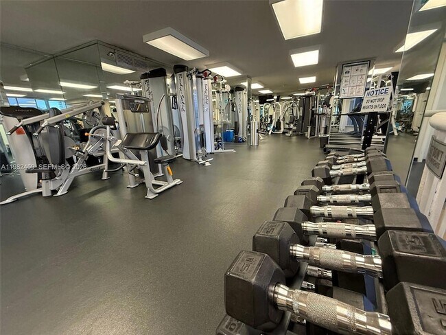 Building Photo - 3530 Mystic Pointe Dr