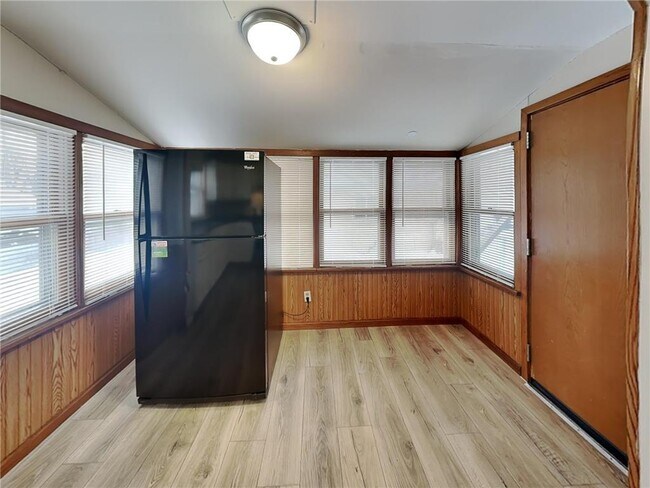 Building Photo - 891 Hazelwood St