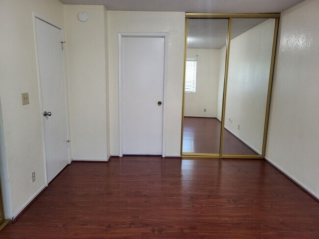 Building Photo - 125 Serpentine Dr
