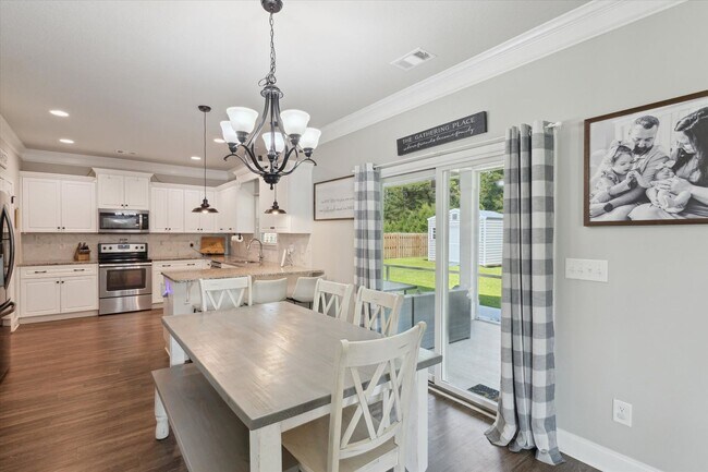 Building Photo - Spacious 4BR Home with Screened Porch & Fenced Yard in Effingham