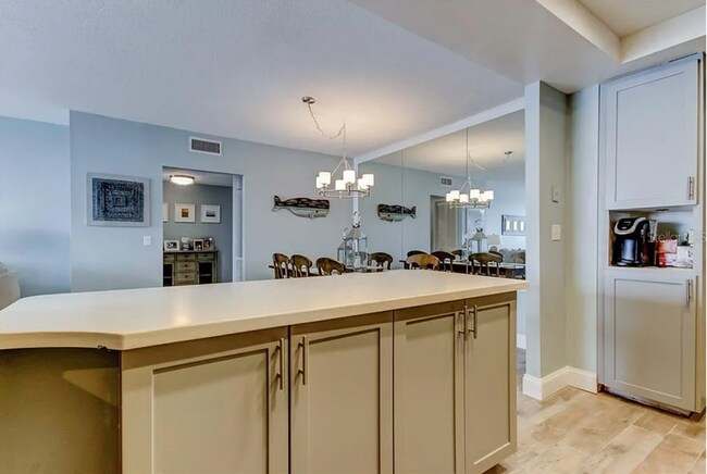 Building Photo - LONG TERM - FULLY FURNISHED 2/2 Open water...