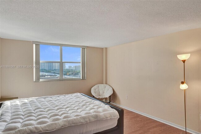 Building Photo - 1833 S Ocean Dr