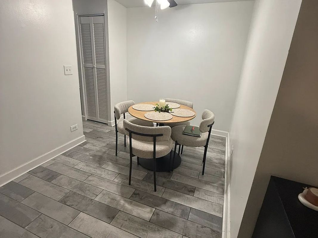 Building Photo - 3825 N Pine Grove Ave