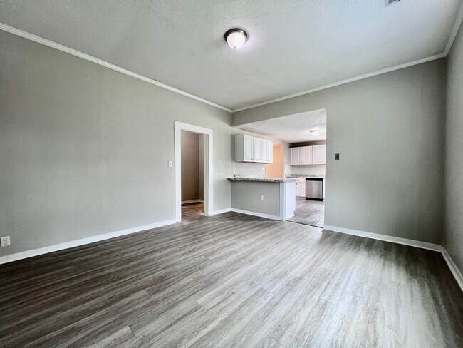 Building Photo - 4118 Columbia Ave