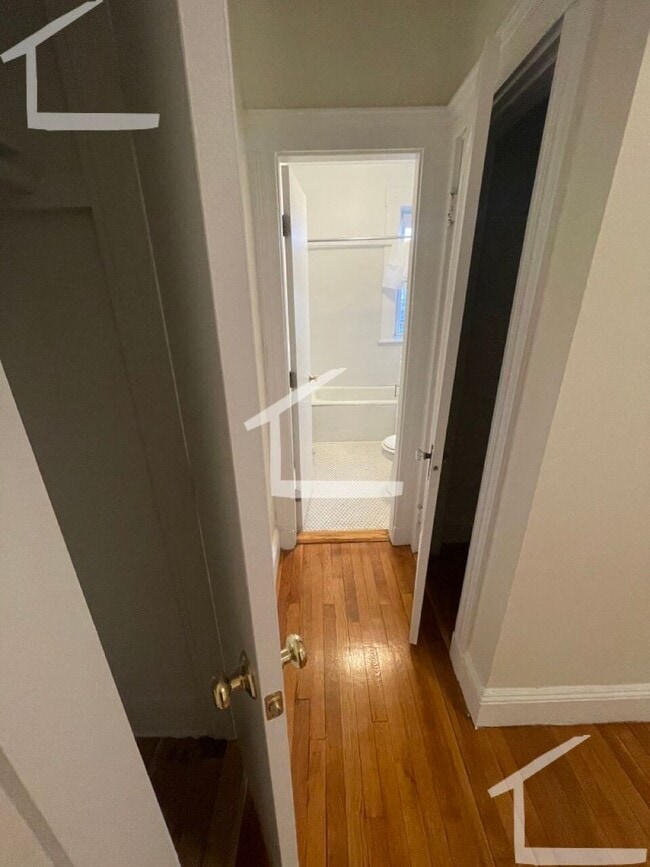 Building Photo - 9/1- No Fee! Large studio/small 1BR on Green Line in Brighton